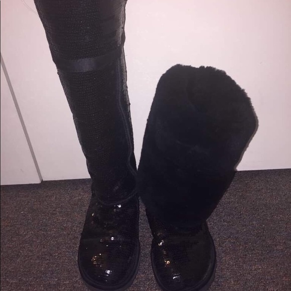 🚨SOLD🚨Over the knee Bailey button sequin Uggs - Picture 6 of 8